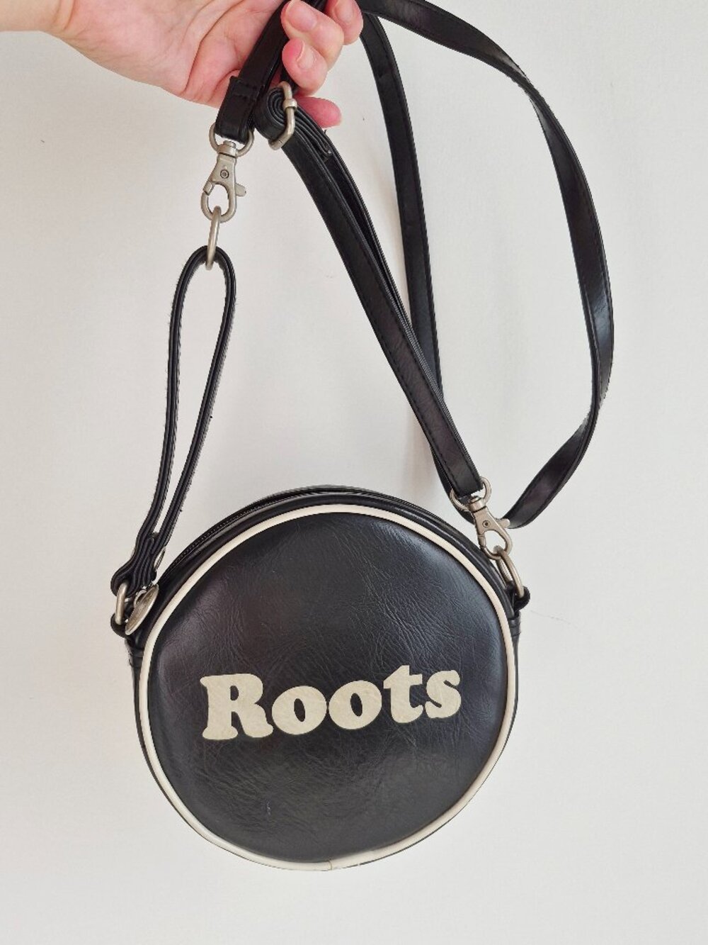 Roots Round Crossbody Bag Black Faux Leather Beaver Logo Y2K Vintage